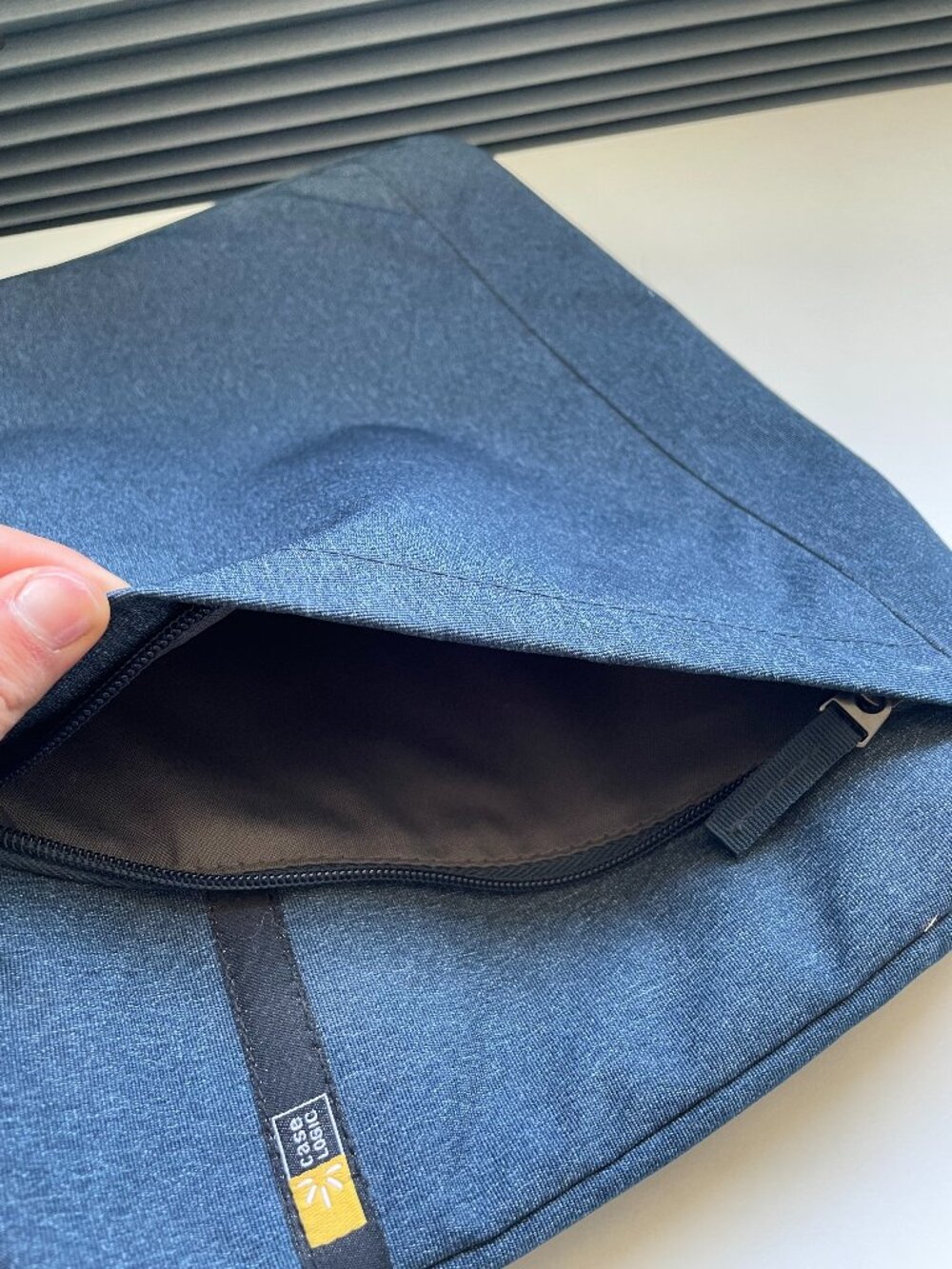 Case Logic Blue Laptop Sleeve - Picture 2 of 3